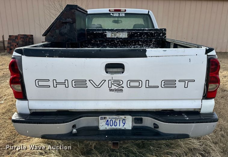 image for item EK9888 2004 Chevrolet Silverado 1500  pickup truck