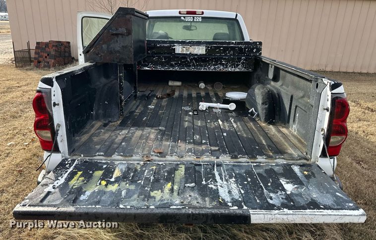 image for item EK9888 2004 Chevrolet Silverado 1500  pickup truck