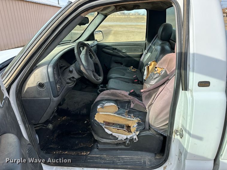 image for item EK9888 2004 Chevrolet Silverado 1500  pickup truck