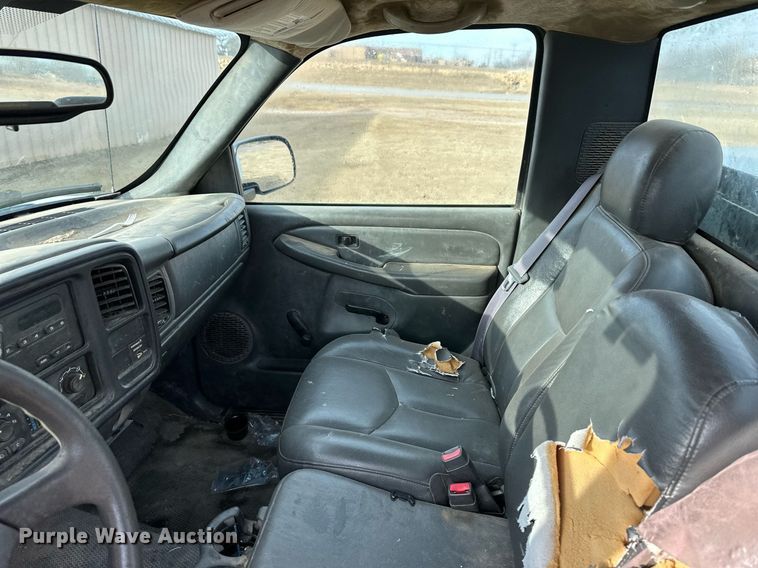 image for item EK9888 2004 Chevrolet Silverado 1500  pickup truck