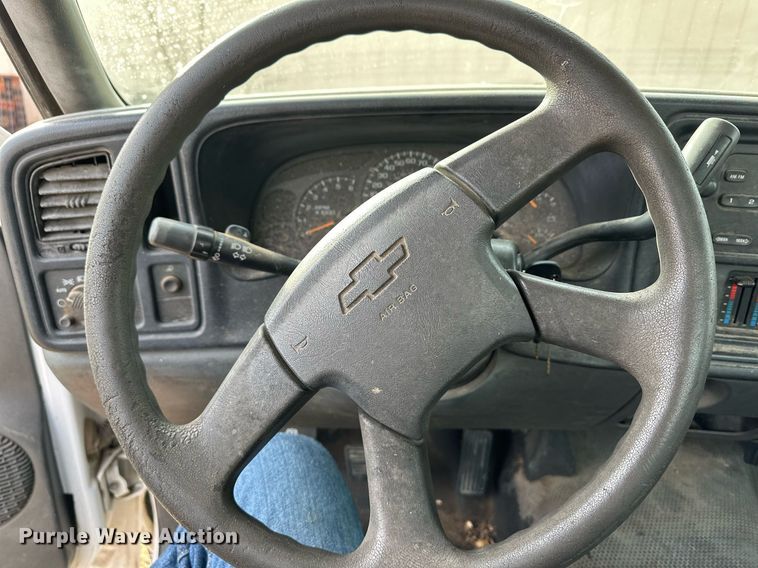 image for item EK9888 2004 Chevrolet Silverado 1500  pickup truck