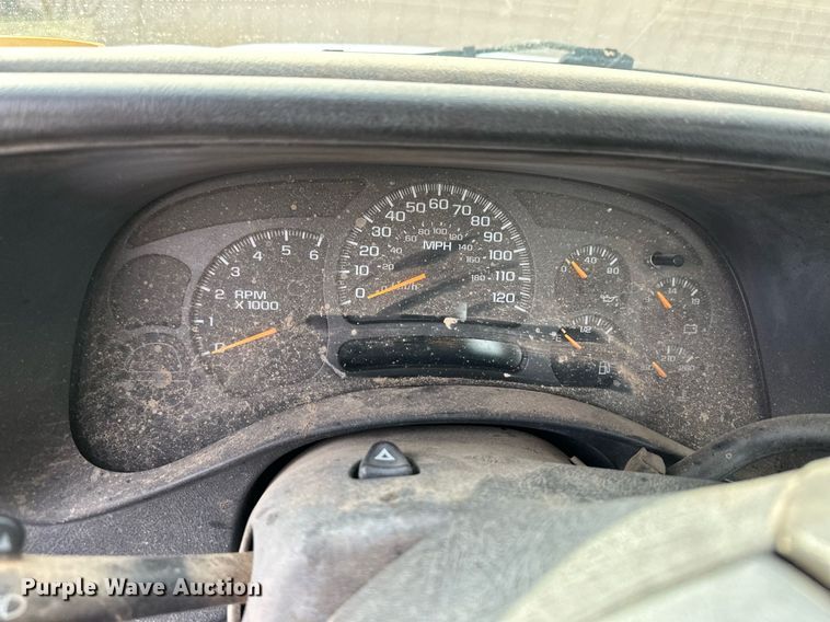 image for item EK9888 2004 Chevrolet Silverado 1500  pickup truck