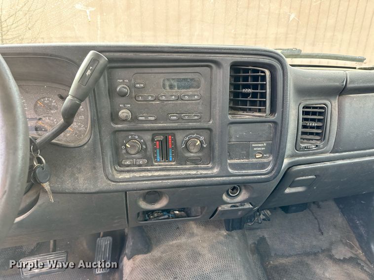 image for item EK9888 2004 Chevrolet Silverado 1500  pickup truck