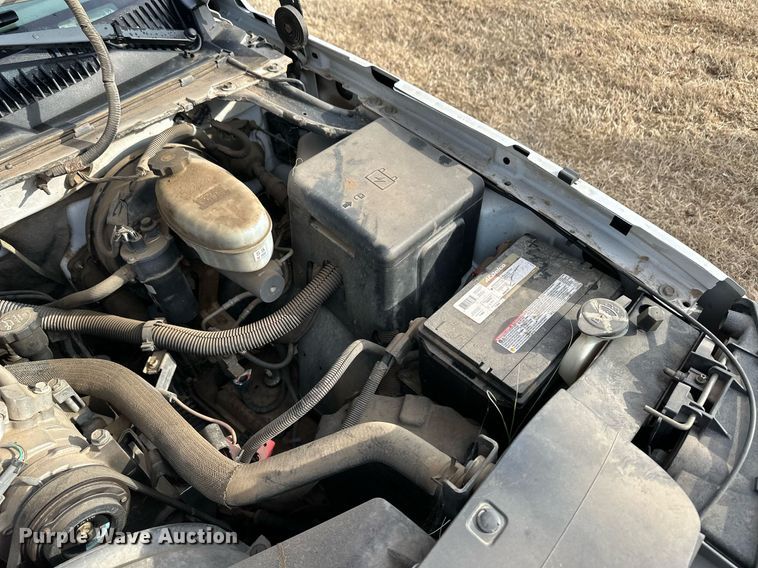 image for item EK9888 2004 Chevrolet Silverado 1500  pickup truck