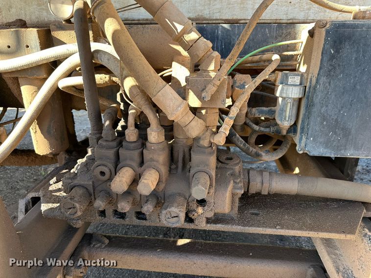 image for item IB9282 2002 International 4900  refuse truck