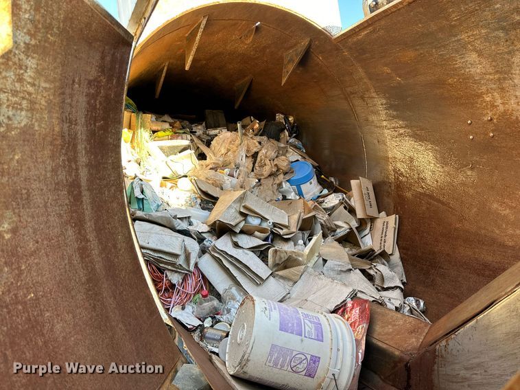 image for item IB9282 2002 International 4900  refuse truck