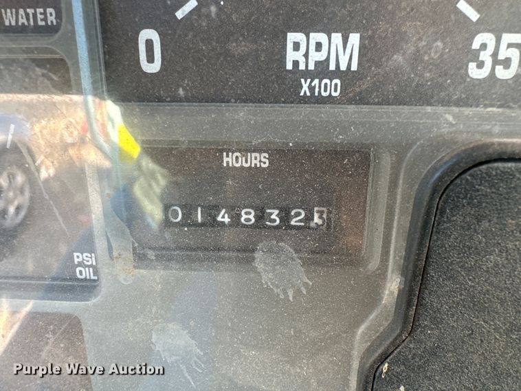 image for item IB9282 2002 International 4900  refuse truck