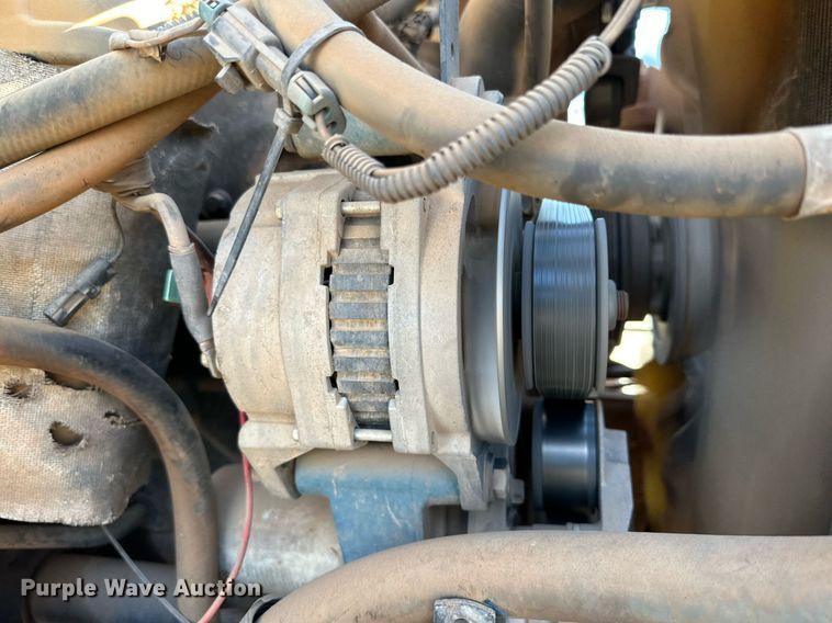 image for item IB9282 2002 International 4900  refuse truck