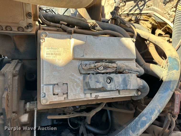 image for item IB9282 2002 International 4900  refuse truck