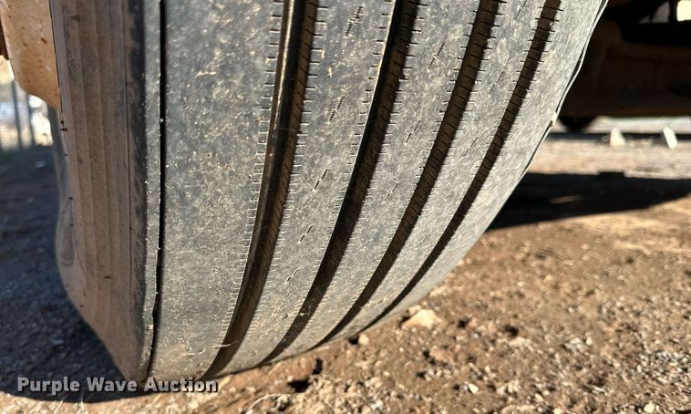 image for item IB9282 2002 International 4900  refuse truck