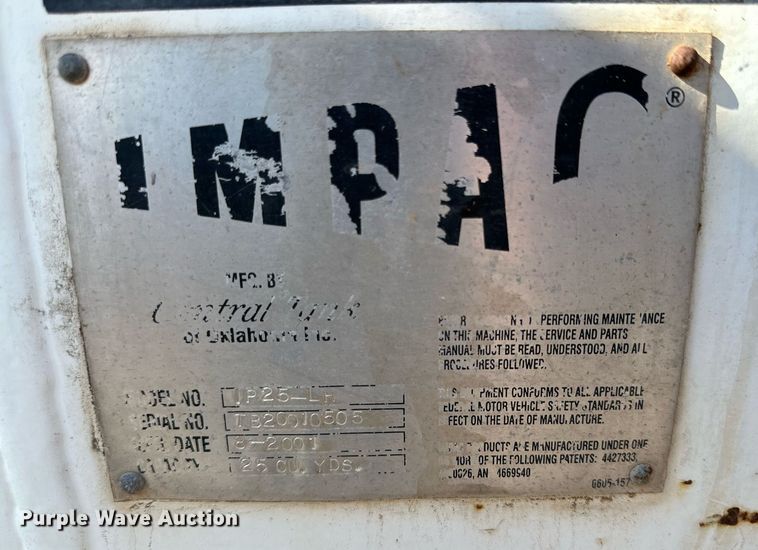 image for item IB9282 2002 International 4900  refuse truck