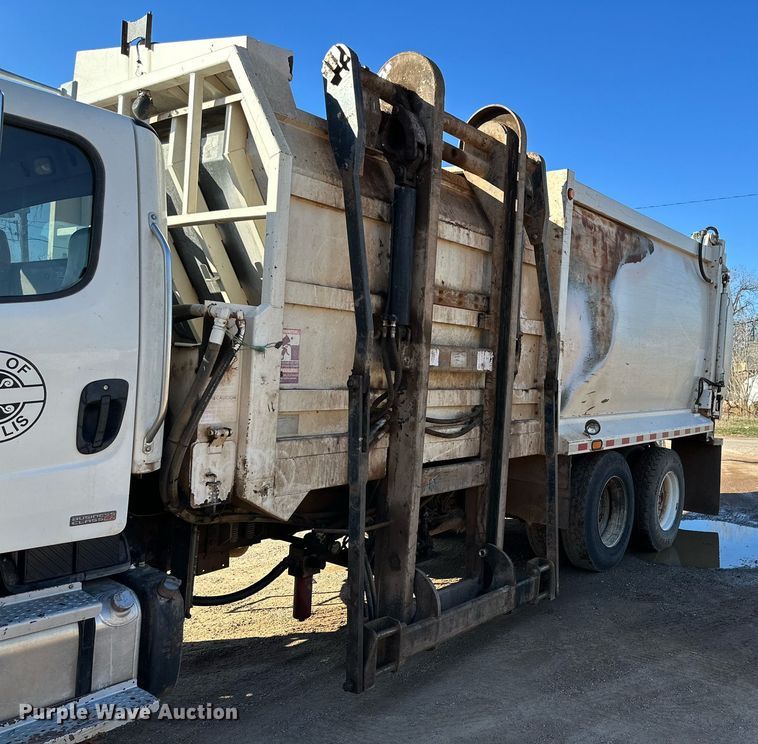 image for item IB9283 2012 Freightliner Business Class M2 106  refuse truck