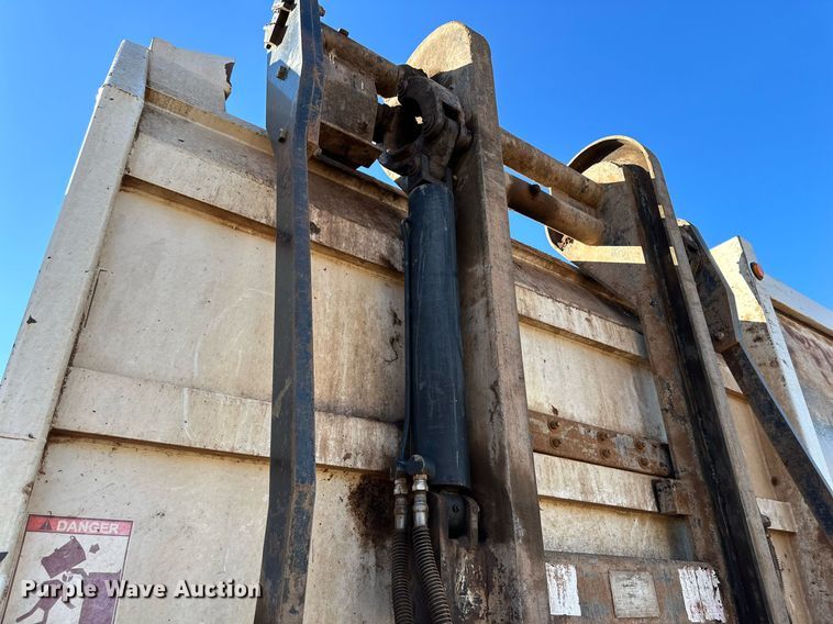 image for item IB9283 2012 Freightliner Business Class M2 106  refuse truck