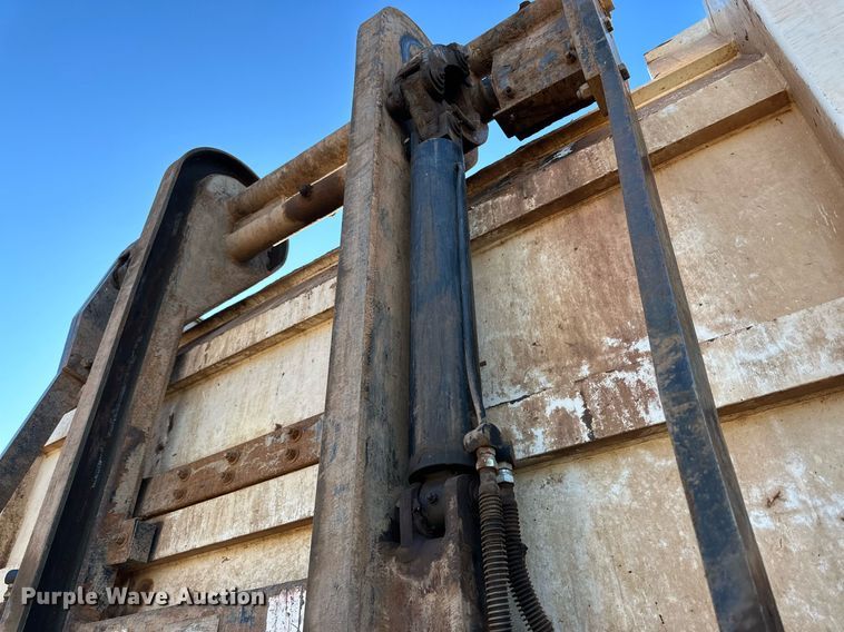 image for item IB9283 2012 Freightliner Business Class M2 106  refuse truck