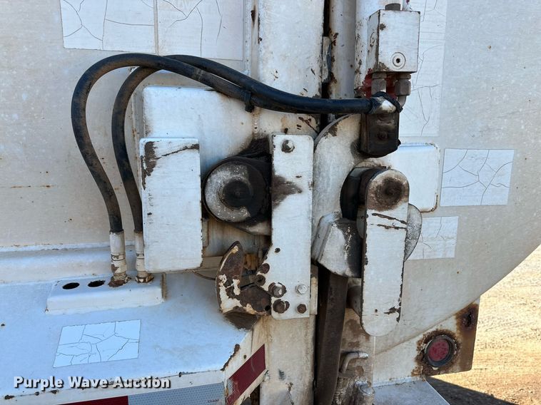 image for item IB9283 2012 Freightliner Business Class M2 106  refuse truck