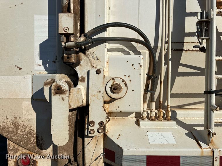 image for item IB9283 2012 Freightliner Business Class M2 106  refuse truck