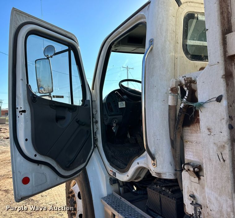 image for item IB9283 2012 Freightliner Business Class M2 106  refuse truck