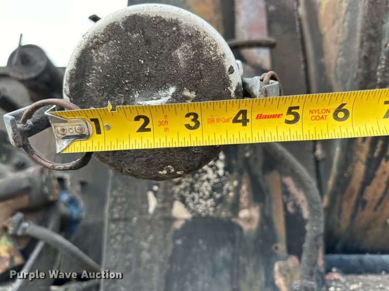 image for item IB9285 1971 Ford F750  oil distributor truck