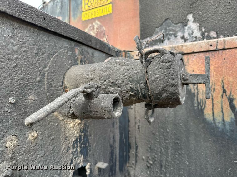 image for item IB9285 1971 Ford F750  oil distributor truck