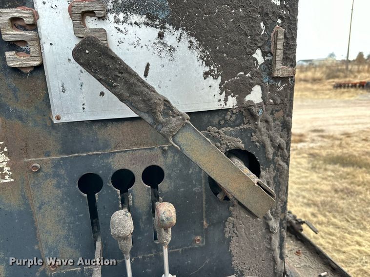 image for item IB9285 1971 Ford F750  oil distributor truck