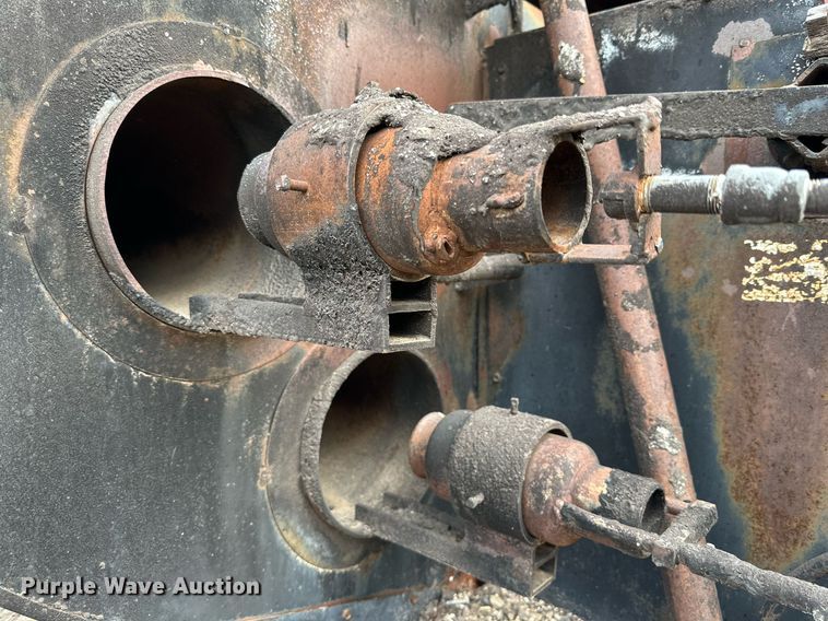 image for item IB9285 1971 Ford F750  oil distributor truck