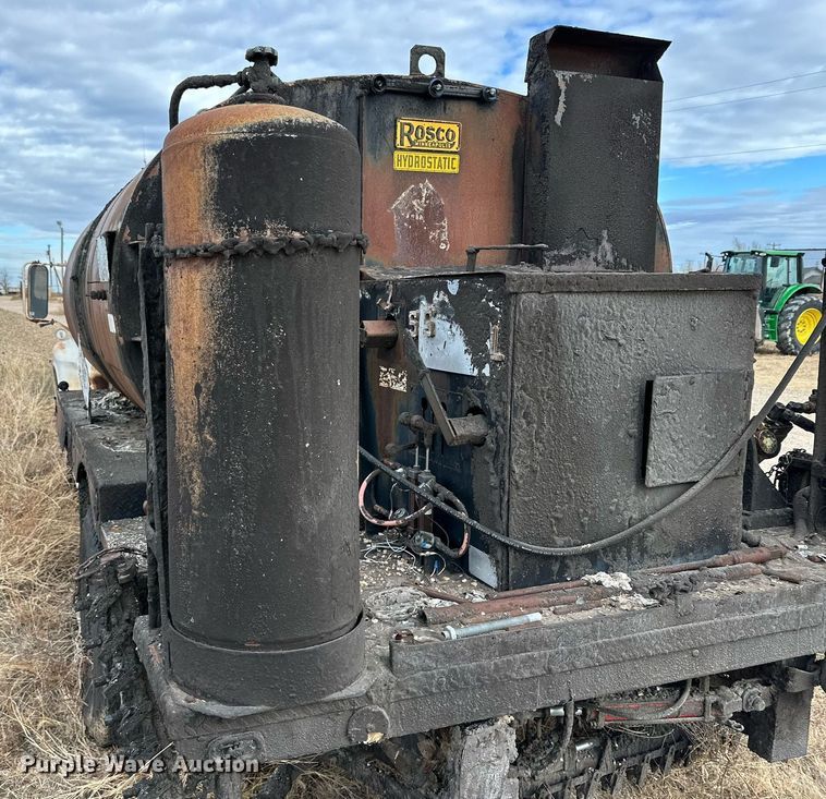 image for item IB9285 1971 Ford F750  oil distributor truck