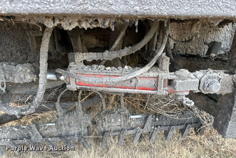 image for item IB9285 1971 Ford F750  oil distributor truck