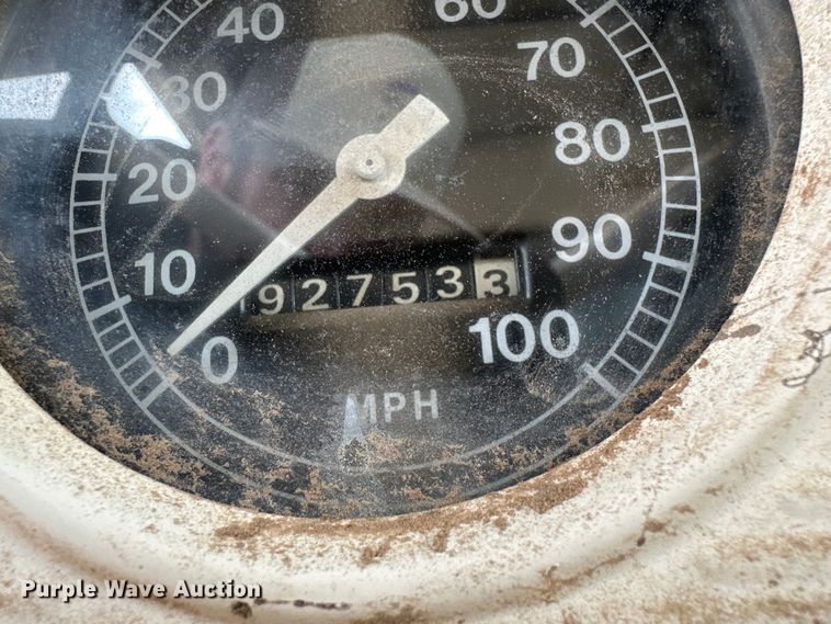 image for item IB9285 1971 Ford F750  oil distributor truck