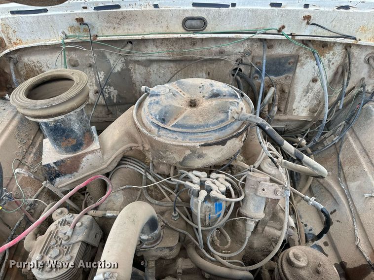 image for item IB9285 1971 Ford F750  oil distributor truck