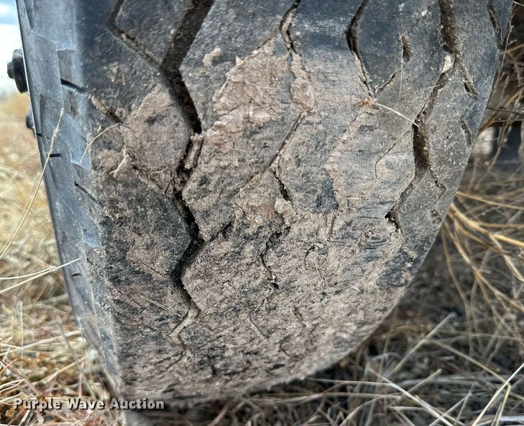 image for item IB9285 1971 Ford F750  oil distributor truck