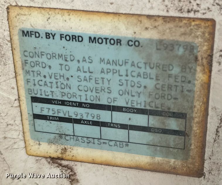 image for item IB9285 1971 Ford F750  oil distributor truck