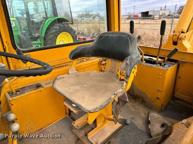 image for item IB9288 1973 John Deere 410  backhoe