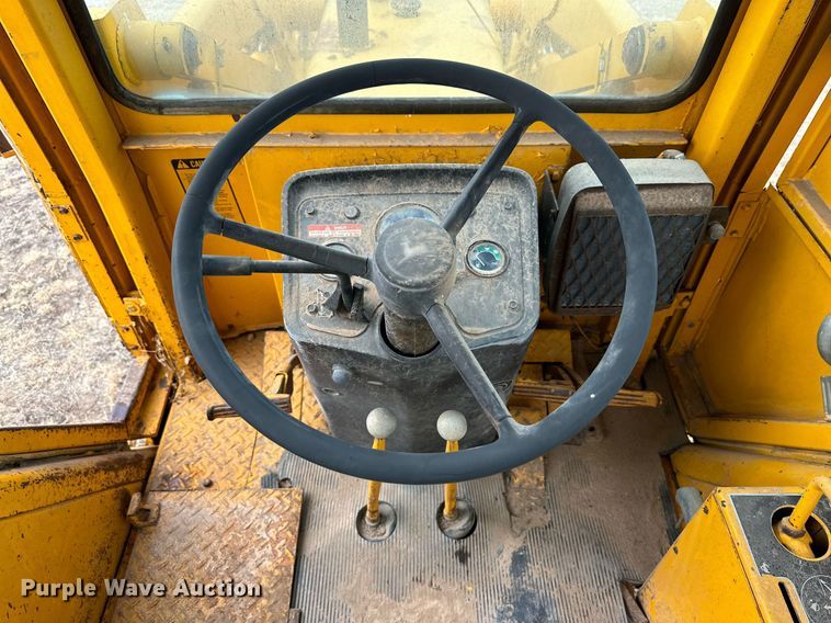 image for item IB9288 1973 John Deere 410  backhoe