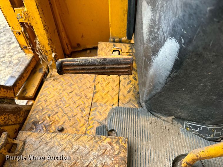 image for item IB9288 1973 John Deere 410  backhoe