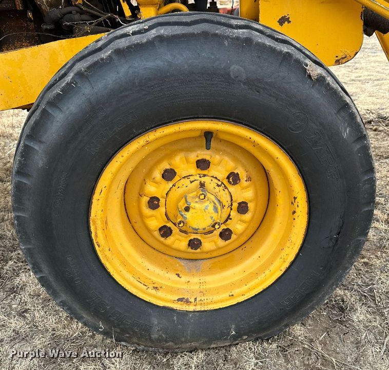 image for item IB9288 1973 John Deere 410  backhoe