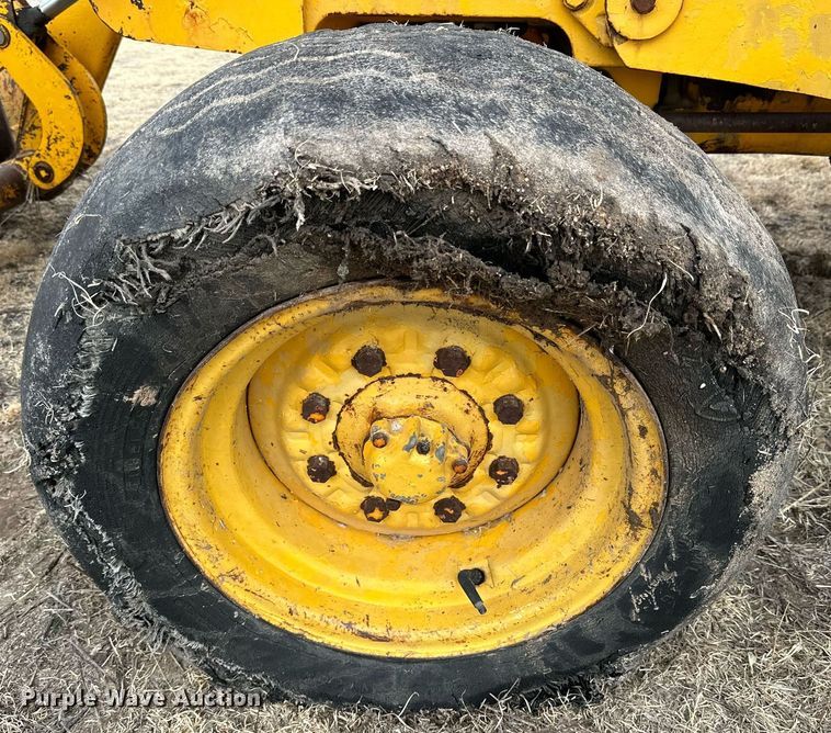 image for item IB9288 1973 John Deere 410  backhoe