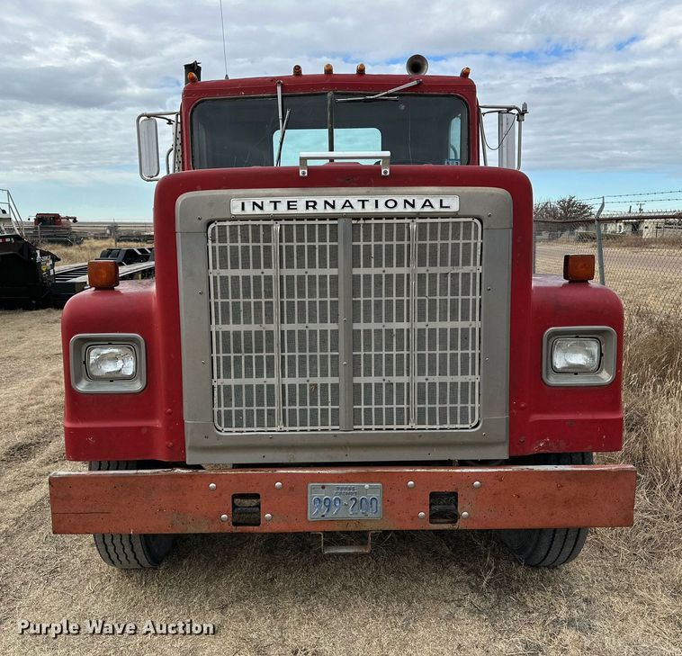 image for item IB9289 1983 International TranStar F4370  semi truck