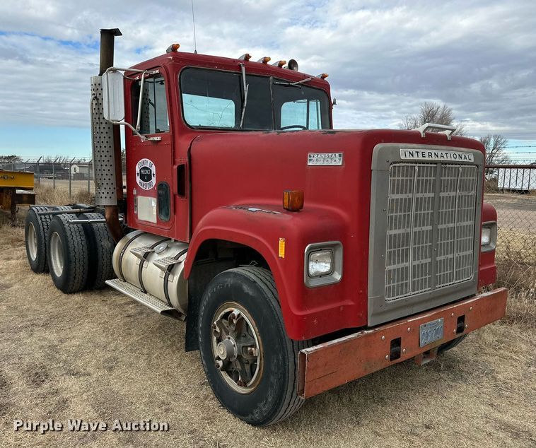 image for item IB9289 1983 International TranStar F4370  semi truck