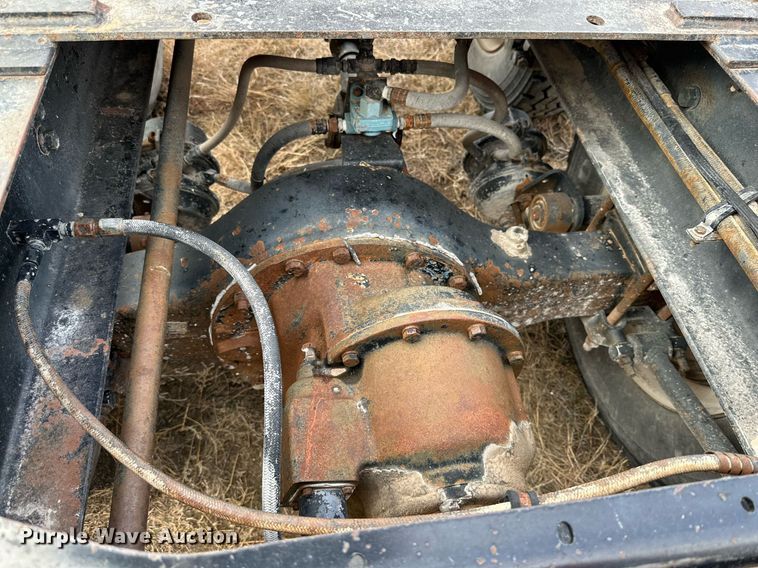 image for item IB9289 1983 International TranStar F4370  semi truck