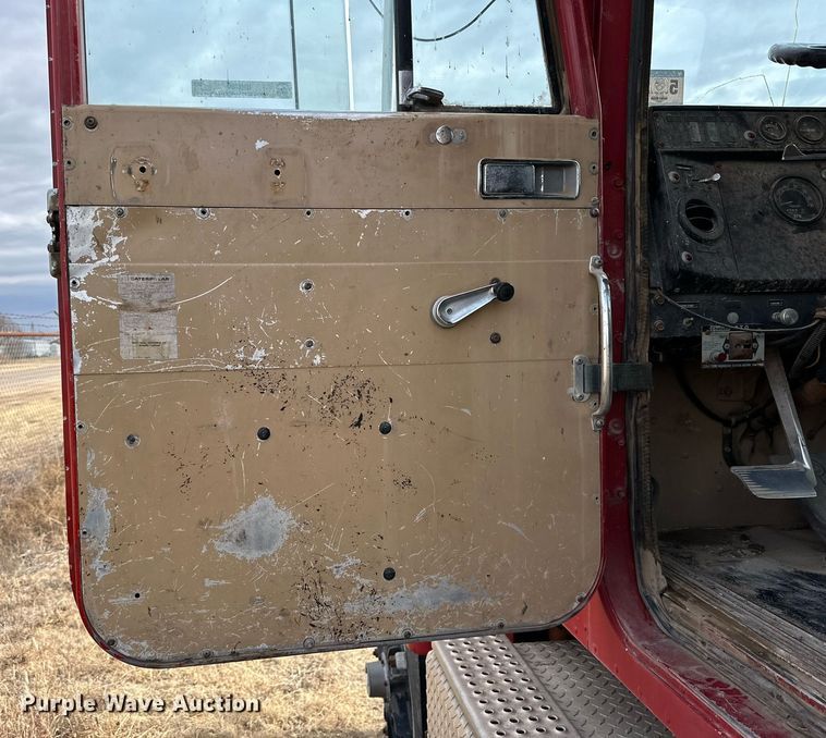 image for item IB9289 1983 International TranStar F4370  semi truck