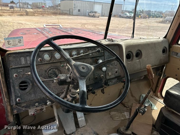 image for item IB9289 1983 International TranStar F4370  semi truck