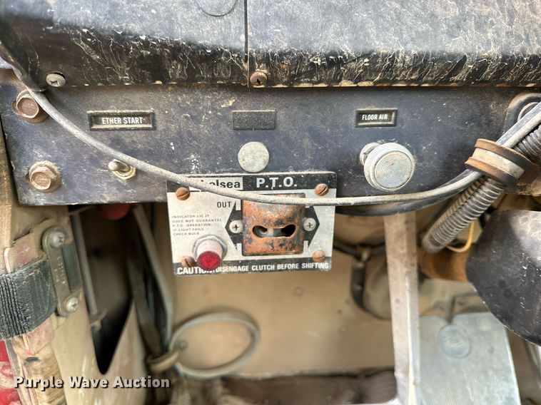 image for item IB9289 1983 International TranStar F4370  semi truck