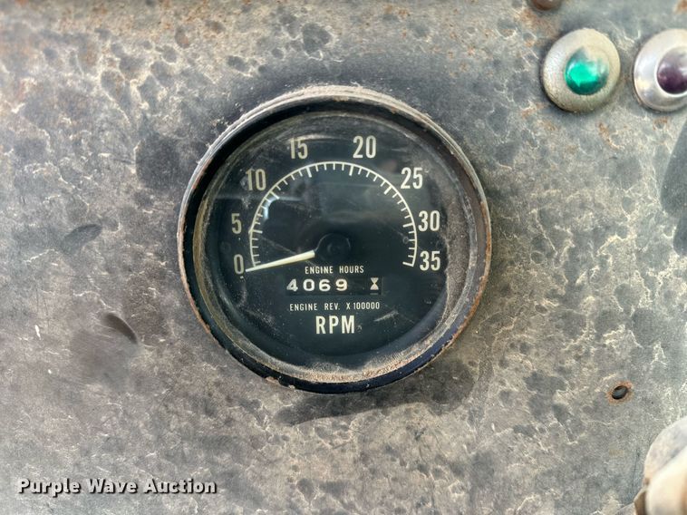 image for item IB9289 1983 International TranStar F4370  semi truck