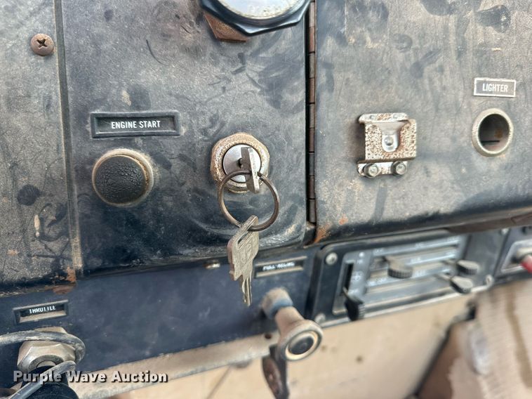 image for item IB9289 1983 International TranStar F4370  semi truck