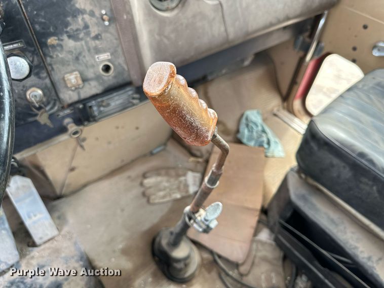 image for item IB9289 1983 International TranStar F4370  semi truck