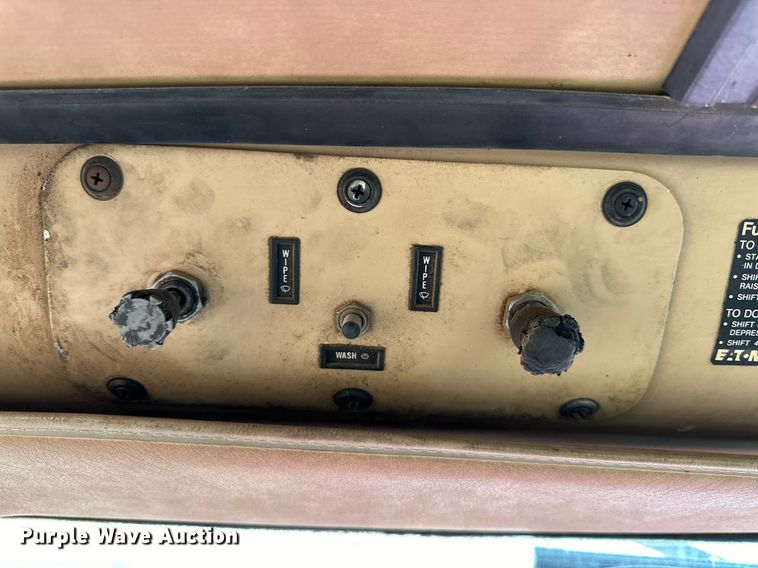 image for item IB9289 1983 International TranStar F4370  semi truck