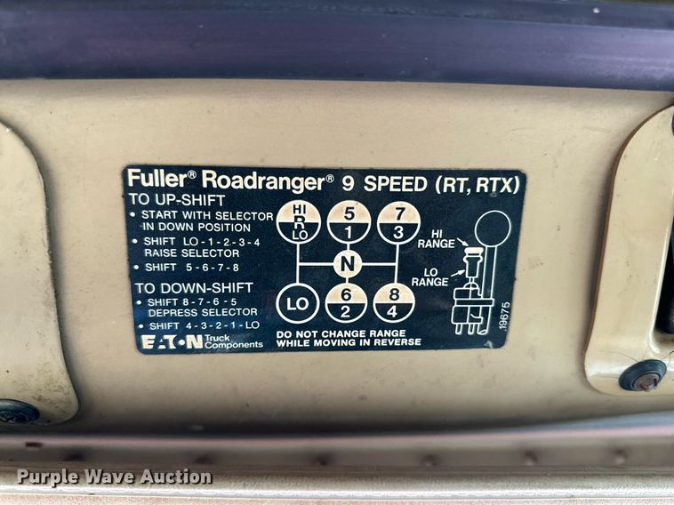 image for item IB9289 1983 International TranStar F4370  semi truck