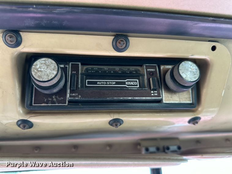 image for item IB9289 1983 International TranStar F4370  semi truck