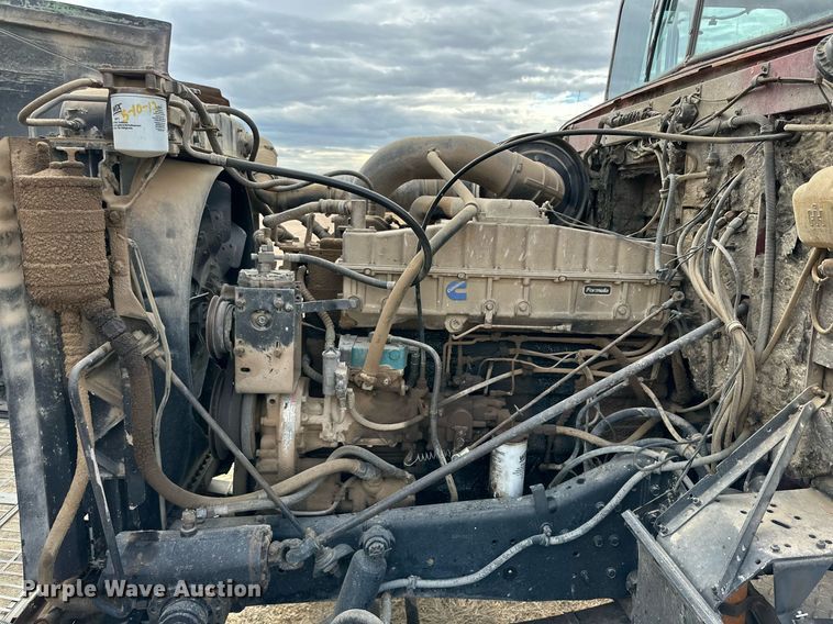 image for item IB9289 1983 International TranStar F4370  semi truck