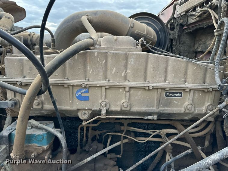 image for item IB9289 1983 International TranStar F4370  semi truck